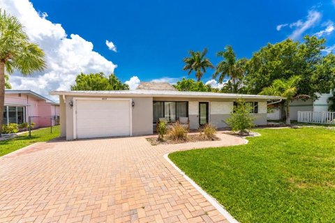 House in Punta Gorda, Florida 3 bedrooms, 117.99 sq.m. № 2321287 - photo 2