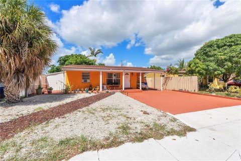 House in Fort Lauderdale, Florida 2 bedrooms, 107.3 sq.m. № 1908651 - photo 1
