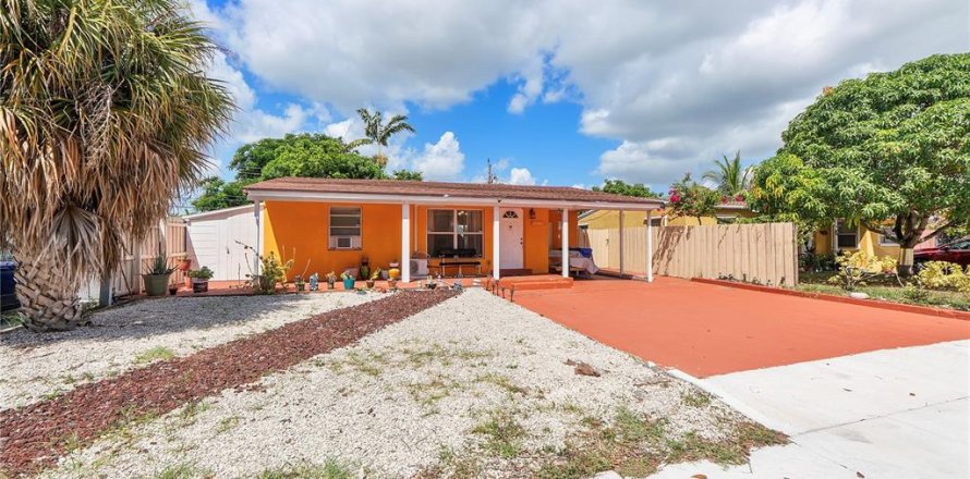 House in Fort Lauderdale, Florida 2 bedrooms, 107.3 sq.m. № 1908651