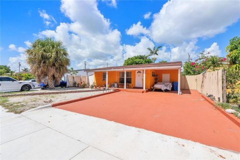 House in Fort Lauderdale, Florida 2 bedrooms, 107.3 sq.m. № 1908651 - photo 2