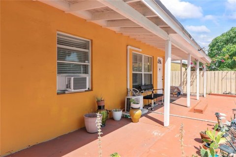 House in Fort Lauderdale, Florida 2 bedrooms, 107.3 sq.m. № 1908651 - photo 20