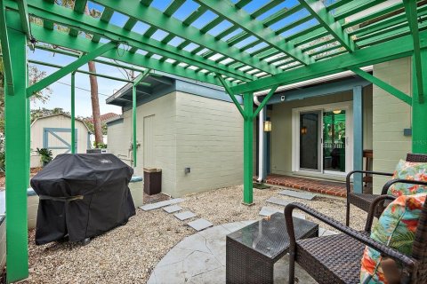 House in Saint Petersburg, Florida 3 bedrooms, 132.94 sq.m. № 1511251 - photo 26