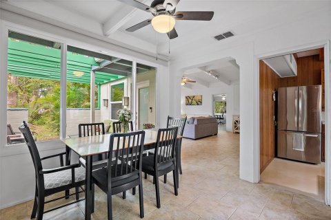 House in Saint Petersburg, Florida 3 bedrooms, 132.94 sq.m. № 1511251 - photo 9