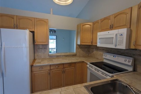 Touwnhouse à vendre à Homestead, Floride: 3 chambres, 104.52 m2 № 1947307 - photo 9