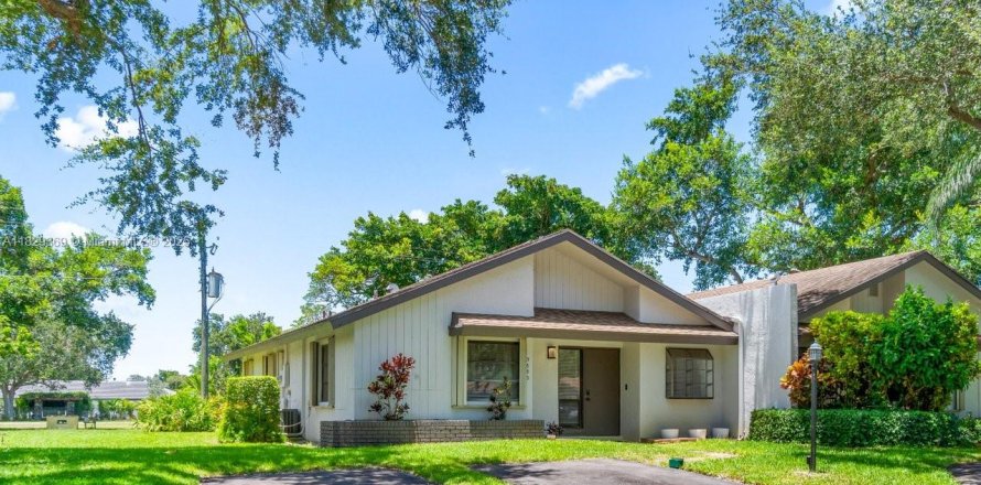 Townhouse in Delray Beach, Florida 2 bedrooms, 112.6 sq.m. № 1804477