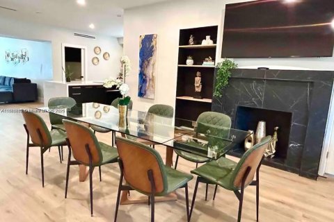 Casa en venta en Miami, Florida, 5 dormitorios, 145.48 m2 № 1897291 - foto 4