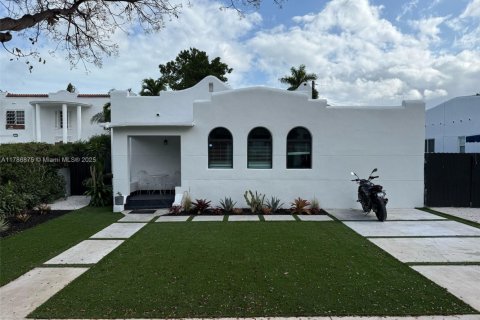 Casa en venta en Miami, Florida, 5 dormitorios, 145.48 m2 № 1897291 - foto 1