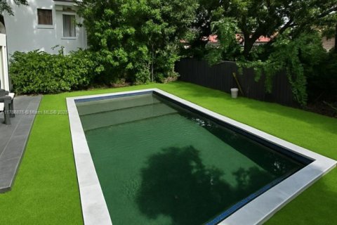 Casa en venta en Miami, Florida, 5 dormitorios, 145.48 m2 № 1897291 - foto 2