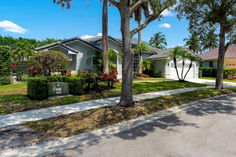 House in Weston, Florida 5 bedrooms, 288.65 sq.m. № 1845607 - photo 1