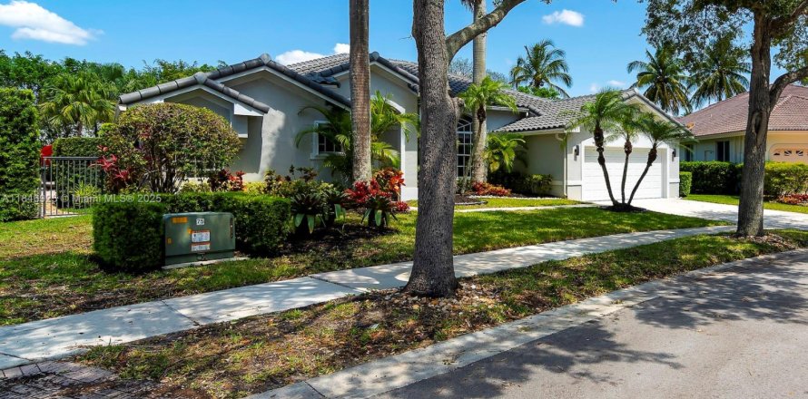 House in Weston, Florida 5 bedrooms, 288.65 sq.m. № 1845607