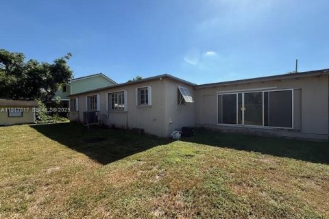 Casa en venta en Miami Springs, Florida, 3 dormitorios, 168.71 m2 № 1982570 - foto 8
