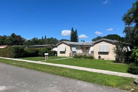 Casa en venta en Miami Springs, Florida, 3 dormitorios, 168.71 m2 № 1982570 - foto 4