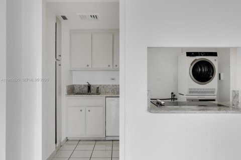 Купить кондоминиум в Майами, Флорида 1 спальня, 82.31м2, № 2045894 - фото 10