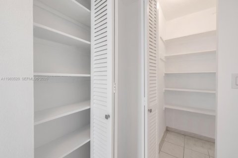 Купить кондоминиум в Майами, Флорида 1 спальня, 82.31м2, № 2045894 - фото 17