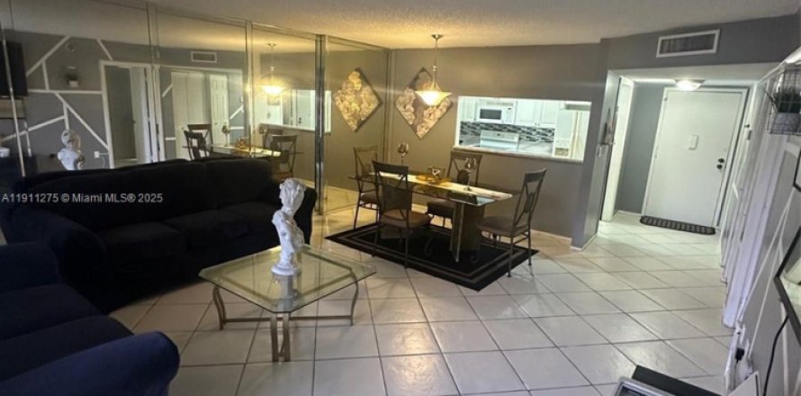 Condo à Lauderhill, Floride, 1 chambre  № 1968076