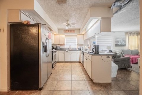 House in Lakeland, Florida 4 bedrooms, 212.84 sq.m. № 1907010 - photo 12
