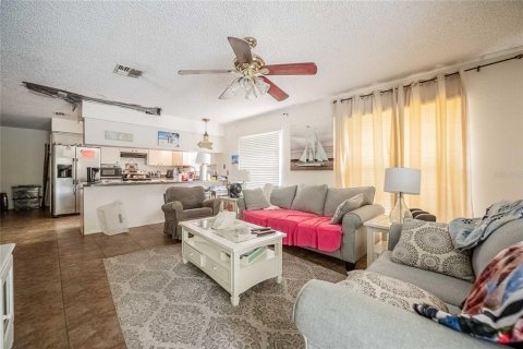 House in Lakeland, Florida 4 bedrooms, 212.84 sq.m. № 1907010 - photo 9