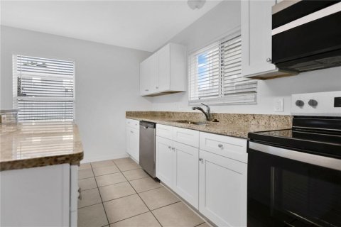 Casa en venta en Riverview, Florida, 4 dormitorios, 317.73 m2 № 2208633 - foto 10