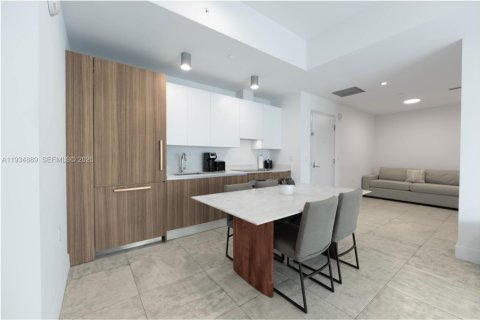 Condo in Miami, Florida, 2 bedrooms № 2079735