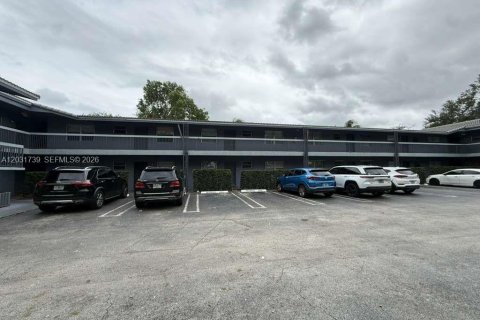 Condominio en alquiler en Coral Springs, Florida, 2 dormitorios, 117.06 m2 № 2077944 - foto 2