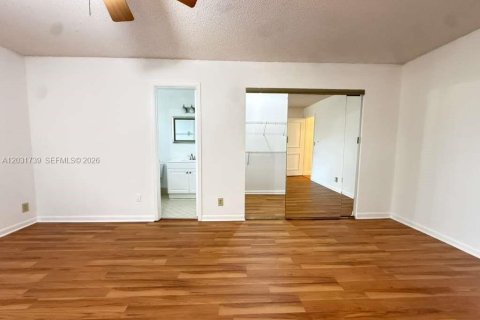 Condominio en alquiler en Coral Springs, Florida, 2 dormitorios, 117.06 m2 № 2077944 - foto 12