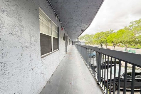 Condominio en alquiler en Coral Springs, Florida, 2 dormitorios, 117.06 m2 № 2077944 - foto 3