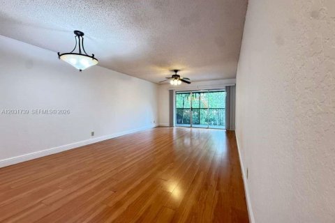 Condominio en alquiler en Coral Springs, Florida, 2 dormitorios, 117.06 m2 № 2077944 - foto 9