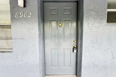 Condominio en alquiler en Coral Springs, Florida, 2 dormitorios, 117.06 m2 № 2077944 - foto 4