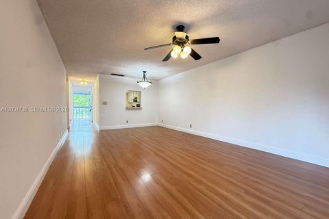 Condominio en alquiler en Coral Springs, Florida, 2 dormitorios, 117.06 m2 № 2077944 - foto 10