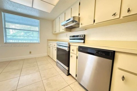Condominio en alquiler en Coral Springs, Florida, 2 dormitorios, 117.06 m2 № 2077944 - foto 7