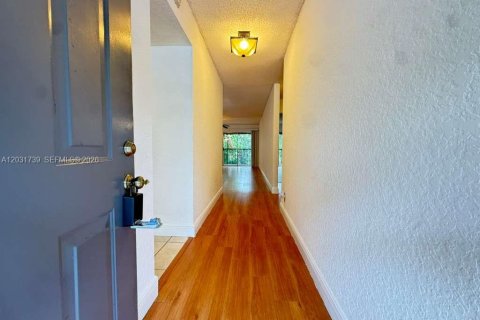 Condominio en alquiler en Coral Springs, Florida, 2 dormitorios, 117.06 m2 № 2077944 - foto 5