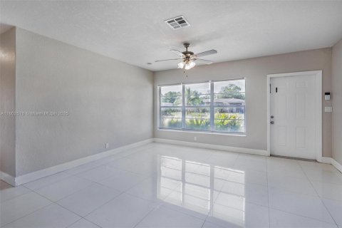 House in Fort Lauderdale, Florida 3 bedrooms, 140.19 sq.m. № 1972676 - photo 7