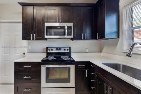 House in Fort Lauderdale, Florida 3 bedrooms, 140.19 sq.m. № 1972676 - photo 11
