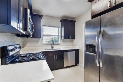 House in Fort Lauderdale, Florida 3 bedrooms, 140.19 sq.m. № 1972676 - photo 10