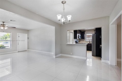 House in Fort Lauderdale, Florida 3 bedrooms, 140.19 sq.m. № 1972676 - photo 9