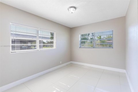 House in Fort Lauderdale, Florida 3 bedrooms, 140.19 sq.m. № 1972676 - photo 21