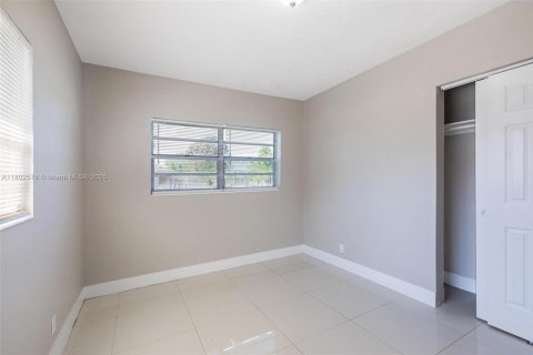 House in Fort Lauderdale, Florida 3 bedrooms, 140.19 sq.m. № 1972676 - photo 22