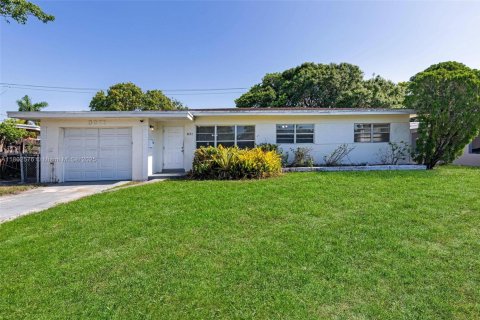 House in Fort Lauderdale, Florida 3 bedrooms, 140.19 sq.m. № 1972676