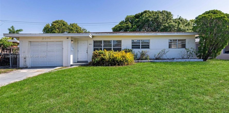 House in Fort Lauderdale, Florida 3 bedrooms, 140.19 sq.m. № 1972676