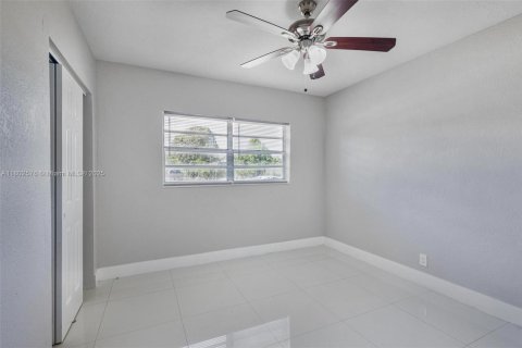 House in Fort Lauderdale, Florida 3 bedrooms, 140.19 sq.m. № 1972676 - photo 18