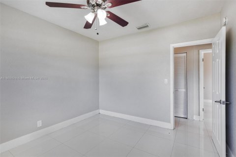 House in Fort Lauderdale, Florida 3 bedrooms, 140.19 sq.m. № 1972676 - photo 19