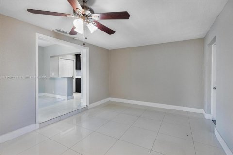 House in Fort Lauderdale, Florida 3 bedrooms, 140.19 sq.m. № 1972676 - photo 14