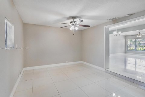 House in Fort Lauderdale, Florida 3 bedrooms, 140.19 sq.m. № 1972676 - photo 15