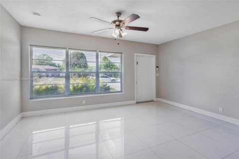 House in Fort Lauderdale, Florida 3 bedrooms, 140.19 sq.m. № 1972676 - photo 6