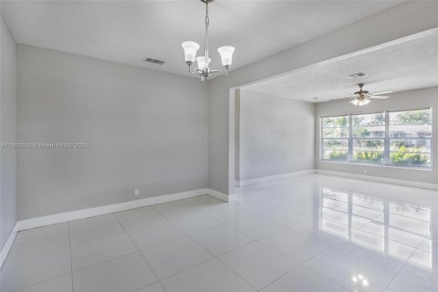 House in Fort Lauderdale, Florida 3 bedrooms, 140.19 sq.m. № 1972676 - photo 8