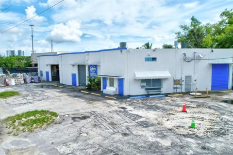 Commercial property in North Miami Beach, Florida № 1935176 - photo 3