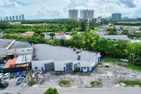 Commercial property in North Miami Beach, Florida № 1935176 - photo 5