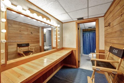 Commercial property in North Miami Beach, Florida № 1935176 - photo 23