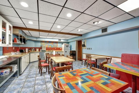 Commercial property in North Miami Beach, Florida № 1935176 - photo 17