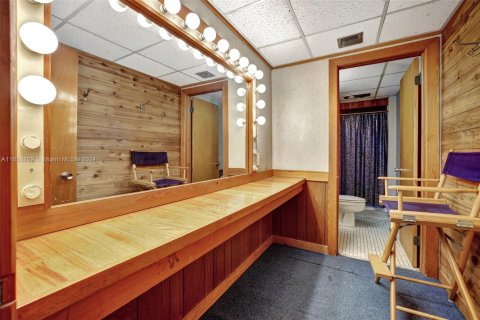 Commercial property in North Miami Beach, Florida № 1935176 - photo 25